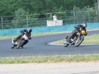 Itt mg kemnyen kzd a Harley